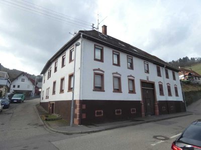Mehrfamilienhaus mit Ökonomieteil an der Murg in Obertsrot