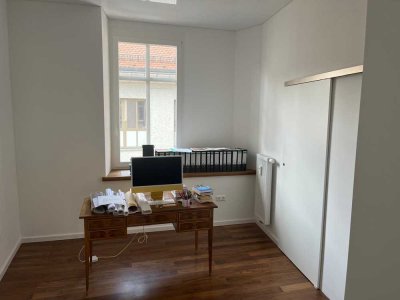 Helle, modern sanierte Altbauwohnung in zentraler Lage – ca. 55 m²