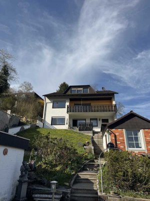 Charmante Dachgeschosswohnung in Würzburg-Oberdürrbach