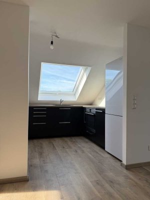 Erstbezug nach Kernsanierung – moderne DG-Wohnung mit Küche in Dortmund-Brackel
