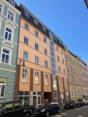 Neuwertige 3-4 Raum-Eigentumswohnung in der Schweriner Innenstadt mit Fahrstuhl, Balkon u. Parkplatz