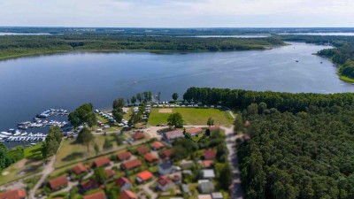 Ferienbungalow mit drei Wohneinheiten am Wasser