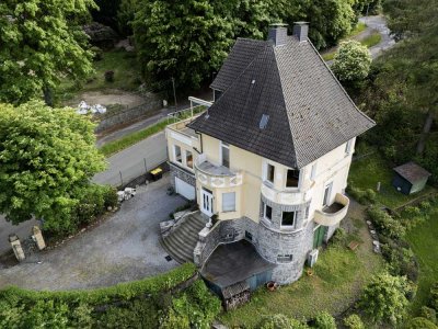 Freistehende Jugendstil-Stadtvilla mit großem Grundstück in schönster Lage!