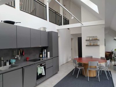 WG-Zimmer im DG mit sonnigem Balkon in Kreuzberg