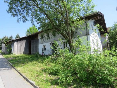 Bauernhaus mit Nebengebäude in sonniger Ortsrandlage Nähe Hutthurm
