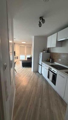 Neuwertige helle 2 Zimmer Wohnung 47m2 mit Fußbodenheizung, Vinyl Boden & bodenebener Dusche Balkon