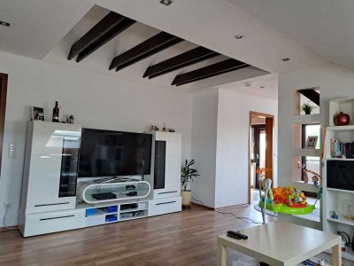 Moderne 3-Zimmer-DG-Wohnung mit Balkon und Garage