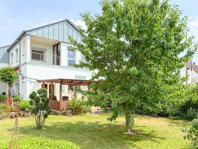 Exklusiver Familientraum im
Herzen von Langen: Stilvoll modernisiert mit Anbau, Garten & vielem meh