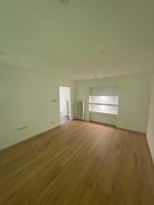 Kernsanierte Schöne großzügige 2-Zimmer-Wohnung mit Balkon und Blick ins Grüne - Nähe Uni