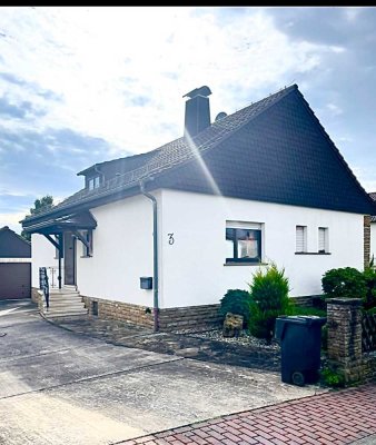 Freistehendes Einfamilienhaus mit großzügigem Garten in Bosserode!