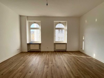 Rotter Platz: Modernisierter Altbau nähe Trasse mit Balkon