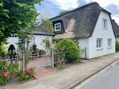 Reetdachidylle in Nordseenähe – wohnen wie im Bilderbuch