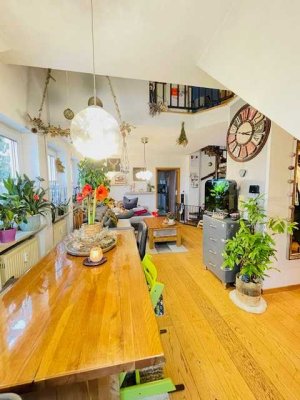 Maisonette mit Dachterrasse, Tiefgarage und Schlossblick – ideal für Singles, Paare & Anleger