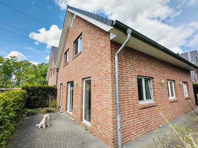 Modernes Familienparadies in ruhiger Lage – Doppelhaushälfte mit Pool und Solaranlage