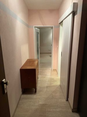 voll möblierte 1-Zimmer-Wohnung mit Balkon und Blick ins Grüne