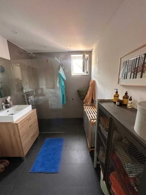 Schöne und helle 2-Zimmer-Wohnung mit gehobener Innenausstattung mit Balkon in Köln Alt-Bocklemünd