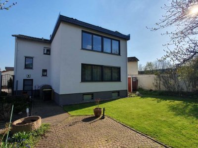 Gut gelegenes Einfamilienhaus mit Garten, EBK, Wallbox, PV, Solarthermie in Ingelheim
