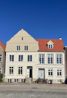 Direkt am Hafen: Top sanierte 3-Zimmer Altbau-Wohnung