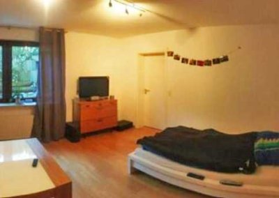 Schöne, ruhige 1-Raum-EG-Wohnung in Sindelfingen, Daimler Nähe, S-Bahn Nähe