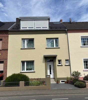 Wohnglück auf ganzer Linie! Licht, Raum und Privatsphäre in modernisisertem Ambiente.