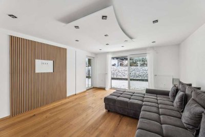 Wohnen mit Stil – kernsanierte Wohnung mit großzügigem Garten und Terrassen