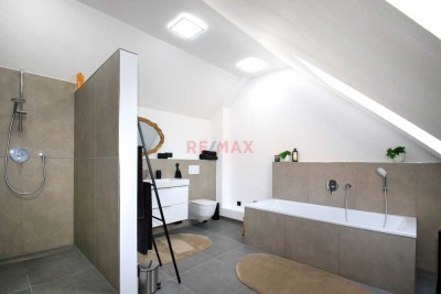 Sanierte Wohlfühlwohnung mit Stellplatz und Balkon