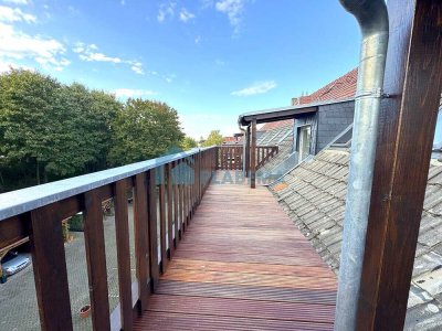 4- Zimmer- Wohnung im Dachgeschoss mit Balkon, Einbauküche und Stellplatz zu vermieten