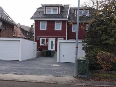 Großzügige Doppelhaushälfte mit fünf Zimmern / Garage  in Engelsbrand