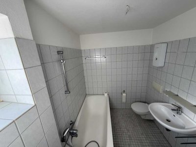 Bezahlbar. Praktisch. Bezugsfrei - 2 Zimmer Wohnung mit Balkon am Hageberg
