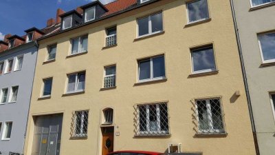MGK bietet Hannover: Altbauwohnung - gut geschnittene Dachgeschosswohnung im Zentrum