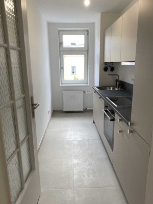 Modernisiert mit 2 Zimmern, Einbauküche und Wannenbad