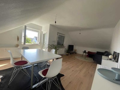 Helle 2,5-Zi.-DG-Wohnung mit Balkon in Neuhausen
