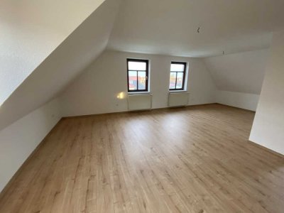 Helle, freundliche 2 Zimmer Dachgeschoss Wohnung