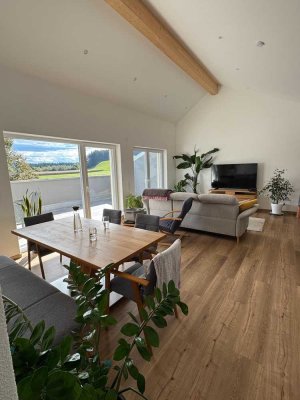 Sonnige 4-Zimmer Dachgeschosswohnung (barrierefrei, gehobene Ausstattung, wunderschöne Küche)