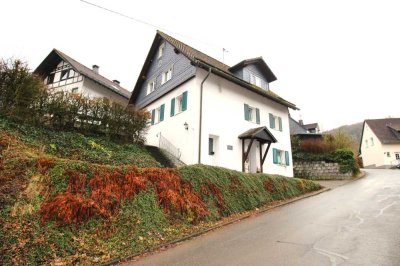 Zweifamilienhaus mit stabilen Mieteinnahmen – Ruhige Wohnlage trifft zentrale Anbindung!