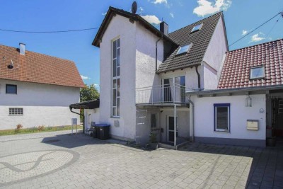 Einziehen, vermieten, profitieren – 3-Parteienhaus mit sofort beziehbarer Einheit  - A/B Effizienz