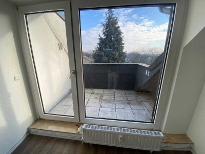 Frisch sanierte 2,5-Zimmer-Dachgeschosswohnung mit Balkon in GE-Resse