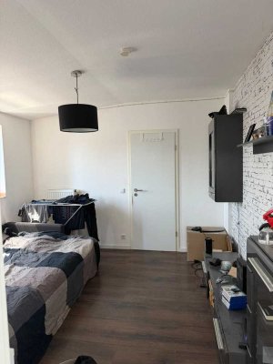 Nette 2 Zimmer Dachgeschosswohnung mit Klimaanlage