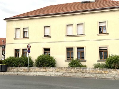 PROVISIONSFREI**Sonnige 3-Zimmer-Wohnung mit Terrasse in wunderschönem, denkmalgeschützten Ensemble