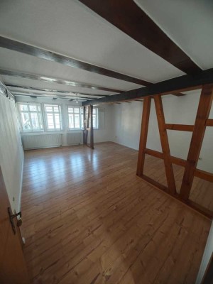 Schöne neu renovierte 2-Zimmer-Altbauwohnung