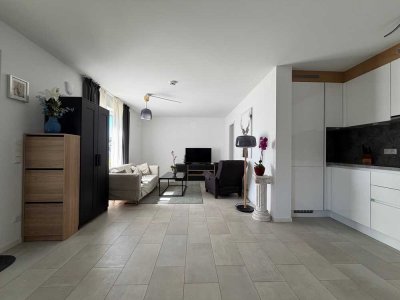 neuwertige 2 Zimmer-Wohnung
in gehobener Ausstattung 
mit Terrasse und 2 Stellplätzen