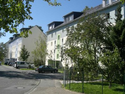 Helle 2-Zimmer-Wohnung mit großem Balkon freut sich auf Ihren Einzug