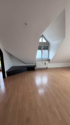 Exklusive, gepflegte 2-Raum-DG-Wohnung mit Balkon und Einbauküche in Lauffen am Neckar
