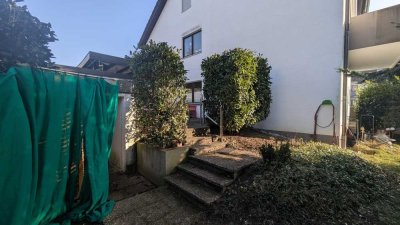 5-6 Zimmer auf einer Ebene: Erdgeschoßwohnung mit Garten, Terrasse, Einbauküche und Garage