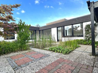 Stilvoller Bungalow mit schönem Garten in guter, ruhiger Lage