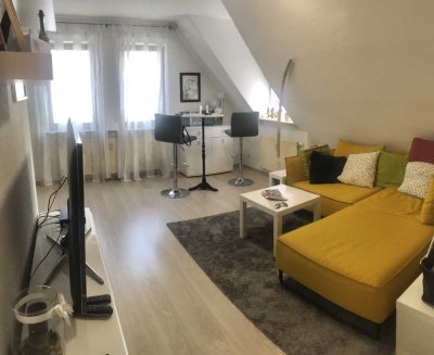 Charmante 3,5-Zi.-DG-Wohnung mit Balkon & EBK & Speicher in Zentraler Lage