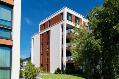 Helle Wohnung mit offenem Wohnkonzept, Dusche, Einbauküche und Designvinylboden