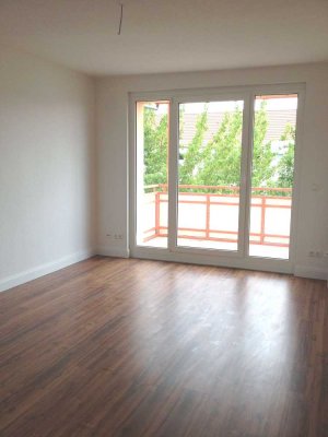 In Elbnähe wohnen. Bad mit Dusche. Balkon. Grüner Ausblick