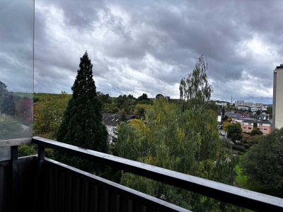 Helle 4,5-Zimmer Wohnung im 6. OG mit Balkon in Böblingen