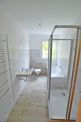 neu sanierte 2-Raum-Wohnung mit Dusche+BW, Aufzug, PKW-Stellplatz und Abstellraum! Bezug ab 19.06.25